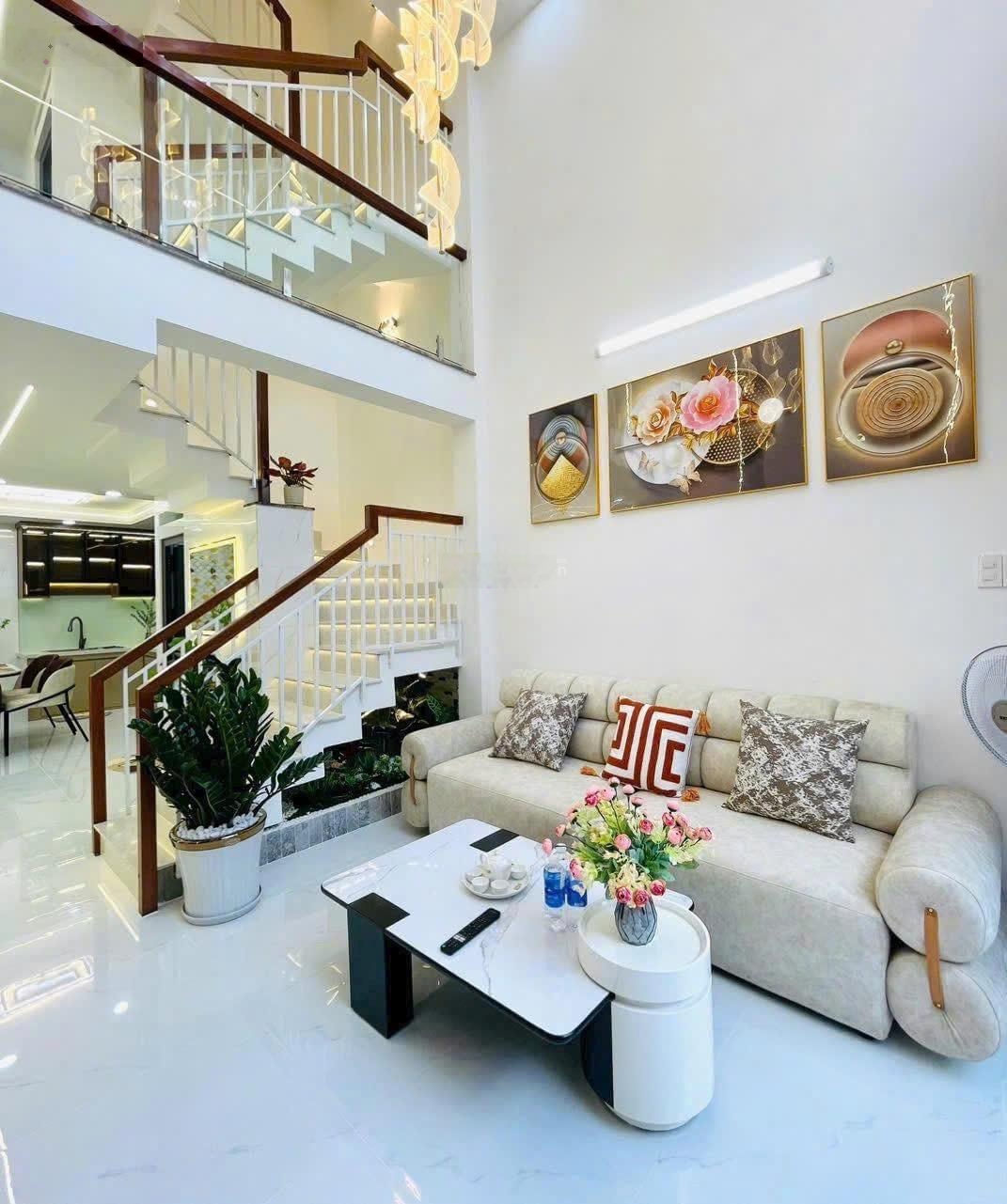 Bán Nhà Đường Nguyễn Cửu Vân 56m2 - Trung Tâm Bình Thạnh. 1T 2L, giá 2tỉ650 HDT 15tr/th, sổ riêng.