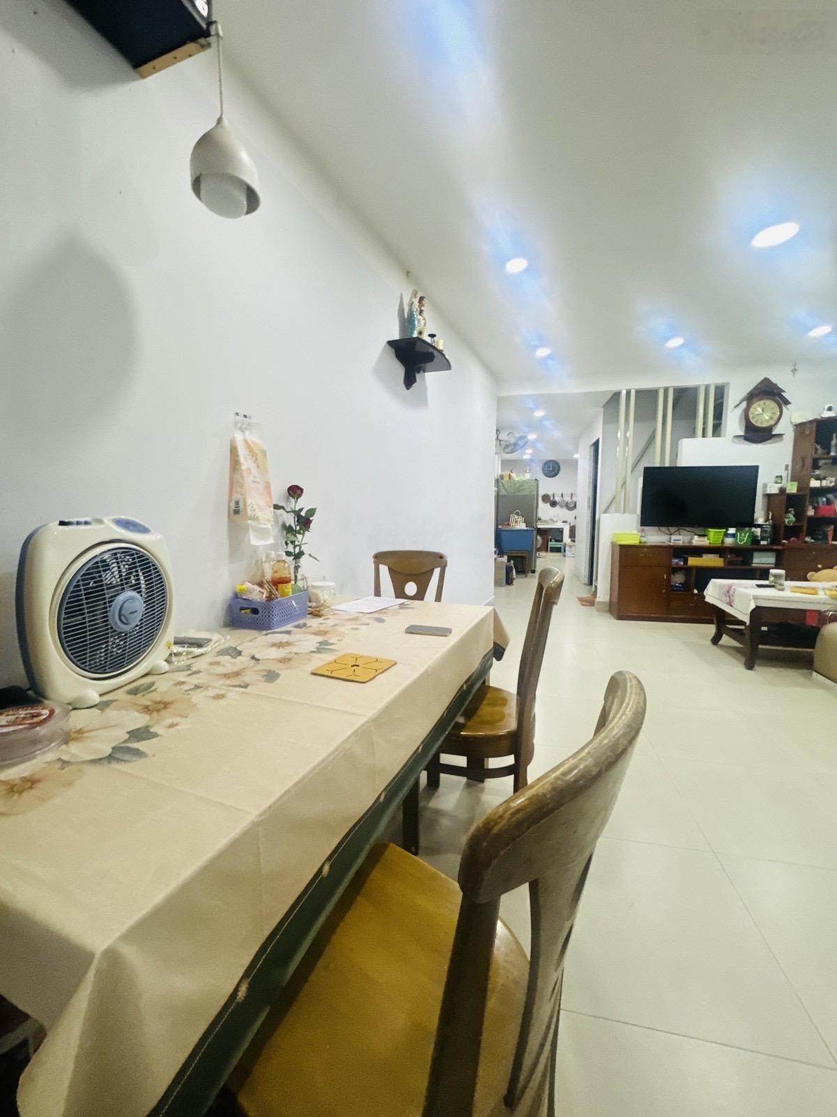 Quận 1 - 3 Tầng 6Pn - DT 5.2m x 17m - Giá 10 Tỷ