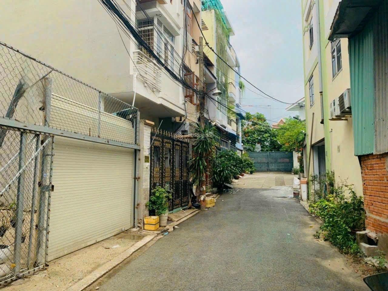 Bán nhà đang cho thuê 13tr. Nhà 40m2 Nguyễn Đình Chiểu gần chợ Bàn Cờ. Khu sầm uất, giá 2 tỷ 950