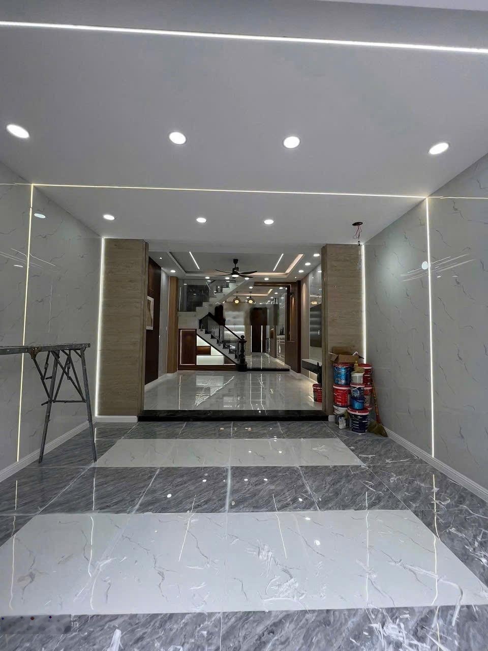 VỘI ! Bán nhà 43m2 xây 2 tầng đường Phạm Văn Đồng,Bình Thạnh giá 3tỷ150. Gần Emart. Hẻm 4m.Sổ riêng