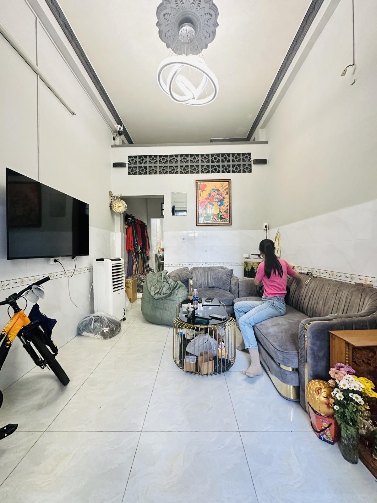 NHÀ ĐẸP LÝ THÁNH TÔNG HIỆP TÂN TÂN PHÚ Kết cấu: 1 trệt 2 lầu 3 tầng kiên cố 2 phòng