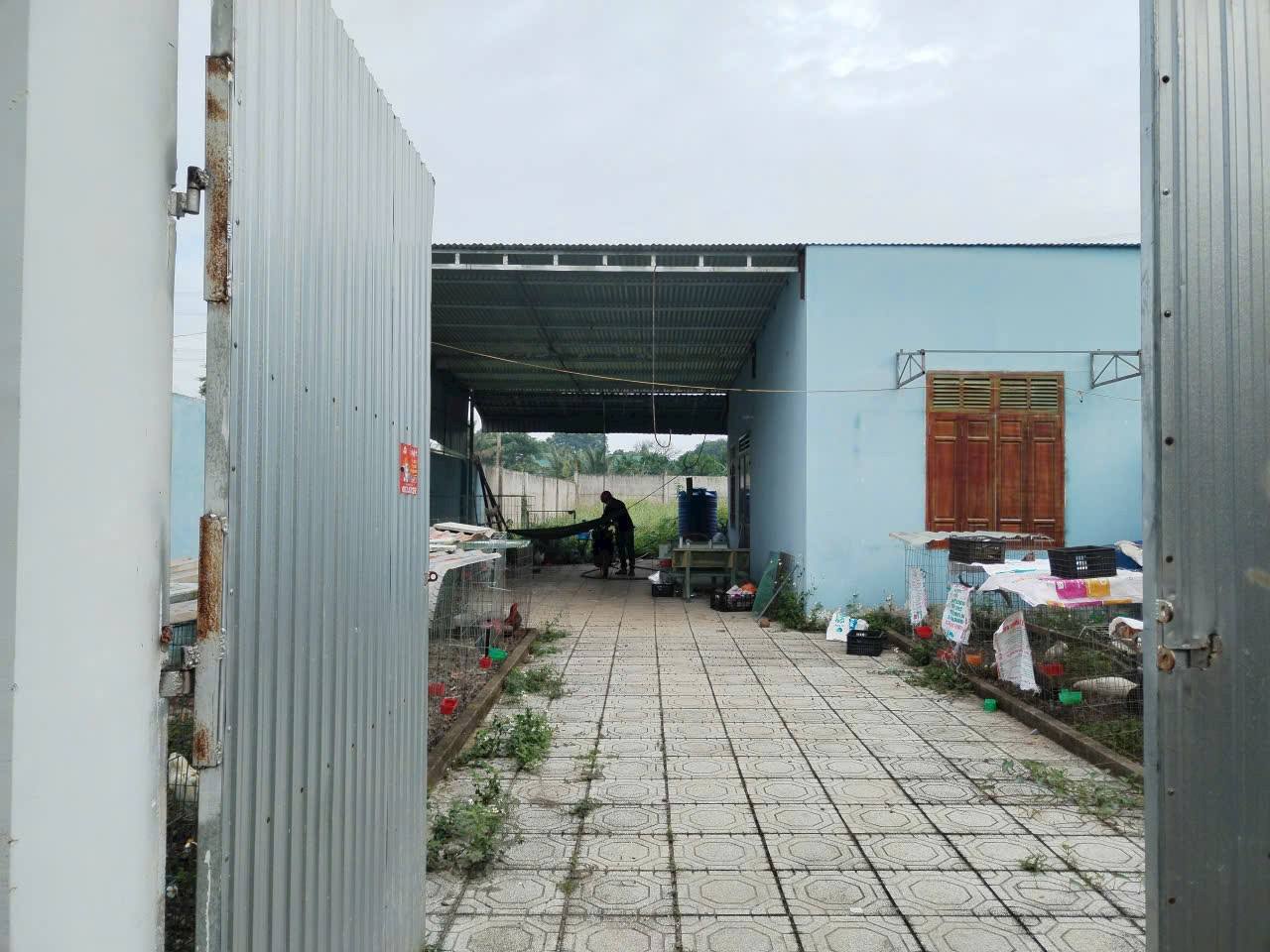 Nhà 500m2 mặt tiền 10m, vườn sau, thành phố Long Khánh