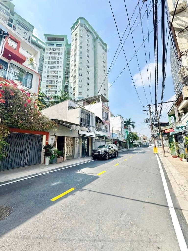 Nhà 4 tầng, mặt tiền 12m, Quận 11, ở hay kinh doanh, tùy bạn chọn