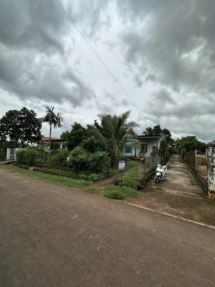 Bán đất góc 2 mặt tiền 150m2 tại Hòa Khánh, Đắk Lắk sẵn nhà ở, cho thuê