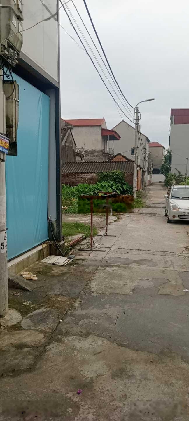 Bán nhà riêng 52.6m2, MT 4.05*13m 2.5 tầng. Sẵn nhà chỉ việc về ở. Ô tô đỗ cửa. Ngõ rộng 4.5 m