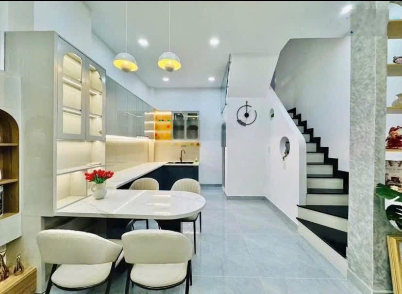 Sang năm đi Mỹ bán nhà Đặng Văn Ngữ-Phú Nhuận.Giá 3Tỷ7/72,8m2 cho thuê 21 triệu.Gần THPT Hàn Thuyên