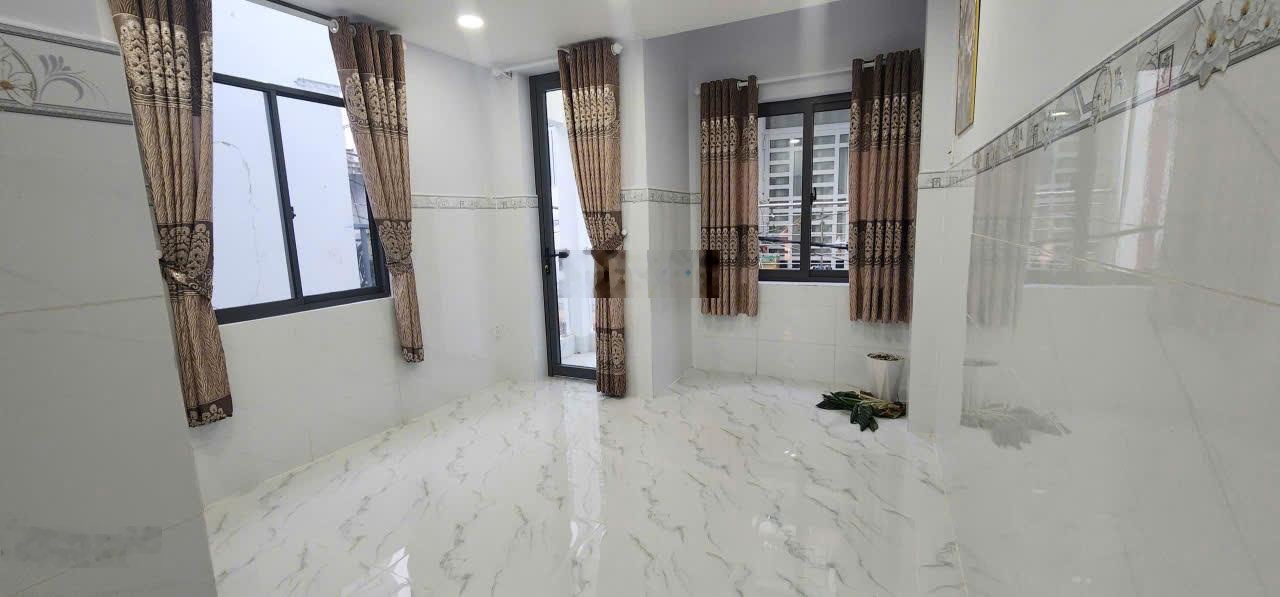 Chỉ 4.5 tỷ sở hữu ngay nhà 3 tầng xinh lung linh góc 2 mặt tiền đường Lạc Long Quận, Tân Bình