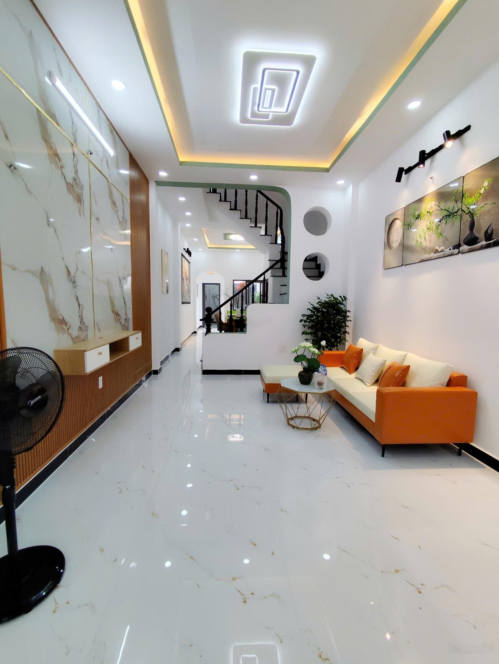 Hàng mới. Nhà 63m2 đường số 7, GV xây 3 tầng. Gần vòng xoay Phạm Văn Đồng. Hẻm oto, giá 2 tỷ 750.