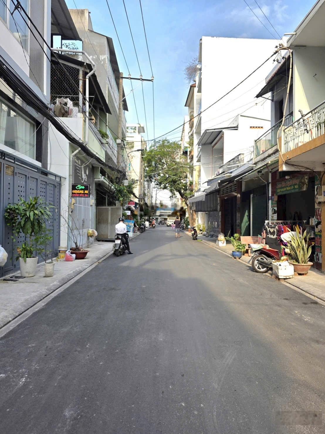 Bán nhà trả trước 3 tỷ BTCT, hàng hiếm khu Bàu Cát hẻm ô tô thông. Bank hỗ trợ 2. X tỷ