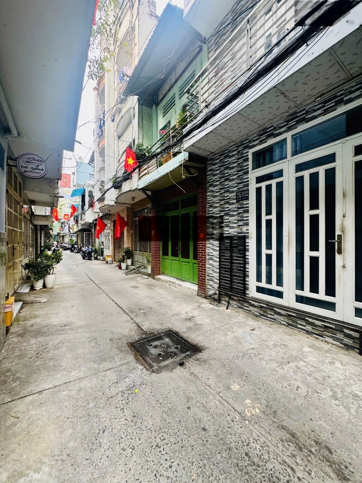 Nguyễn Văn Cừ quận 1, hẻm gần 4m, DT 33m2 CN 28m2, 3 tầng 3PN chỉ 6tỷ1