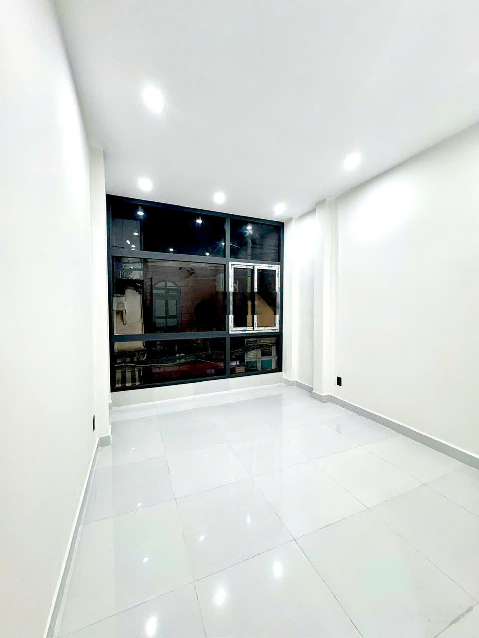 Nhà đẹp 3 tầng Quận 1 - 6,2 tỷ