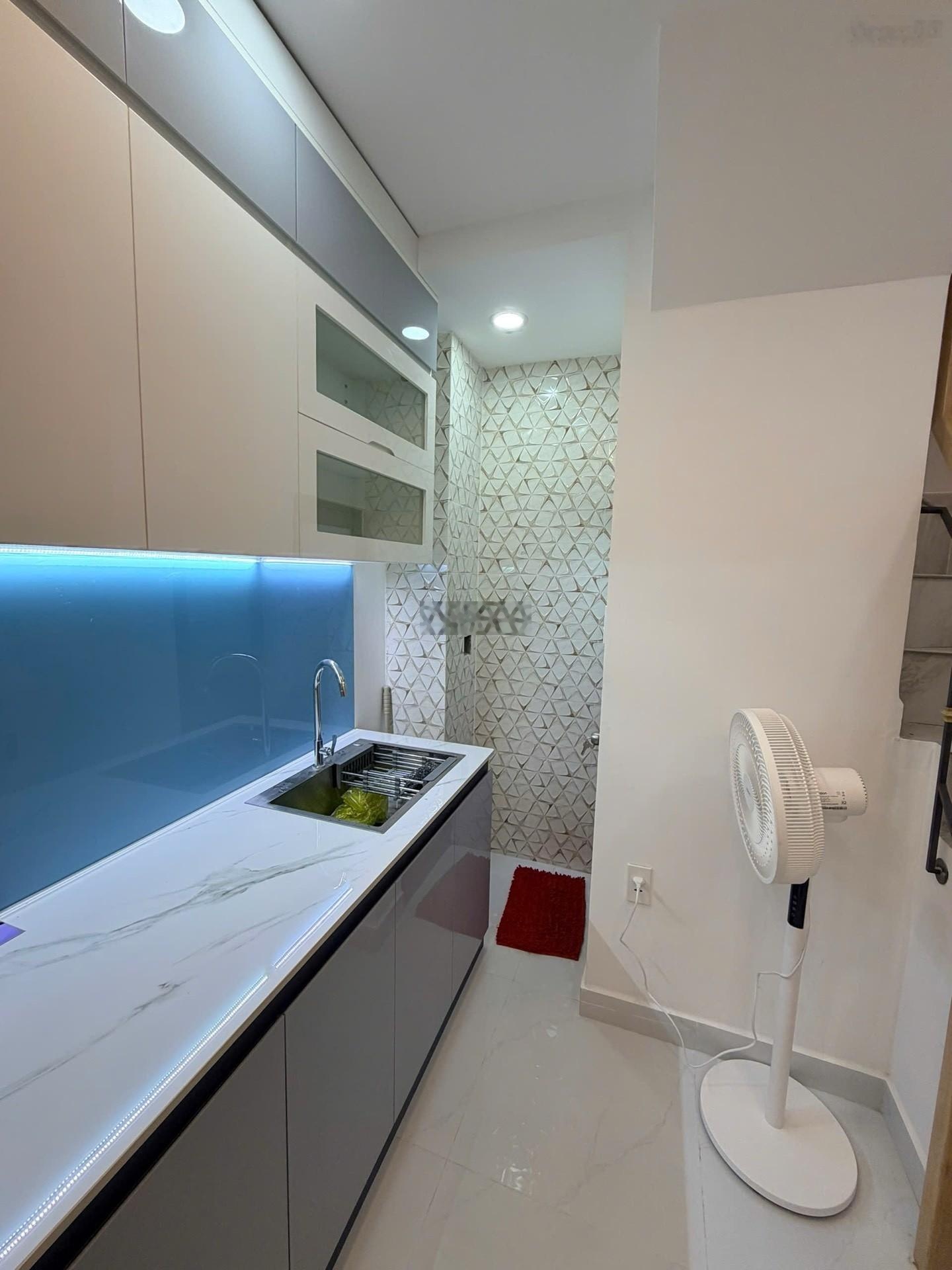 Nhỉnh 2 tỷ xíu có ngay nhà 3 tầng trung tâm Tân Phú, đường Lũy Bán Bích, gần Đầm Sen