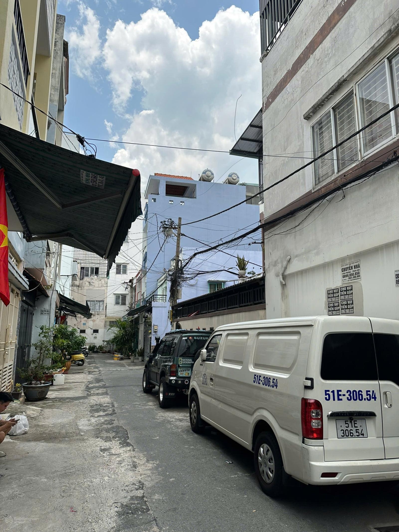 Chỉ 2 tỷ 550 là có nhà gần AEON Tân Phú. Dt 50m2 xây 1 trệt 2 lầu, hẻm 5m. Sổ sẵn sang tên ngay