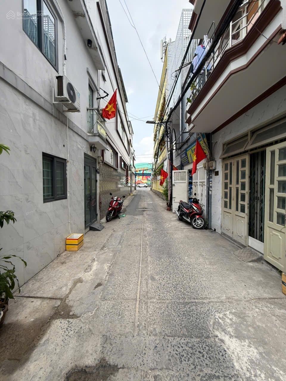 Vị trí cực đẹp nhà đẹp ở liền - đúc bê tông. Địa chỉ: Hẻm 1/ đường Chế Lan Viên Phường Tây Thạnh