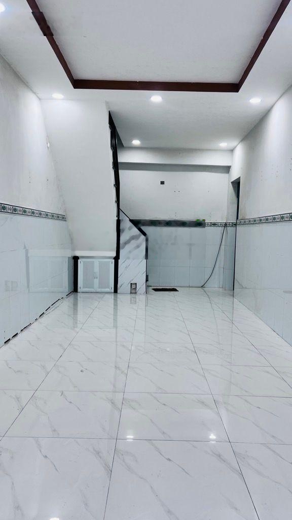 TT Quận 1 - Nhà đẹp 2 tầng đường Cao Bá Nhạ 2PN, SHR, Hoàn công đủ, KDC hiện hữu. Chỉ 4,5 Tỷ ( TL )