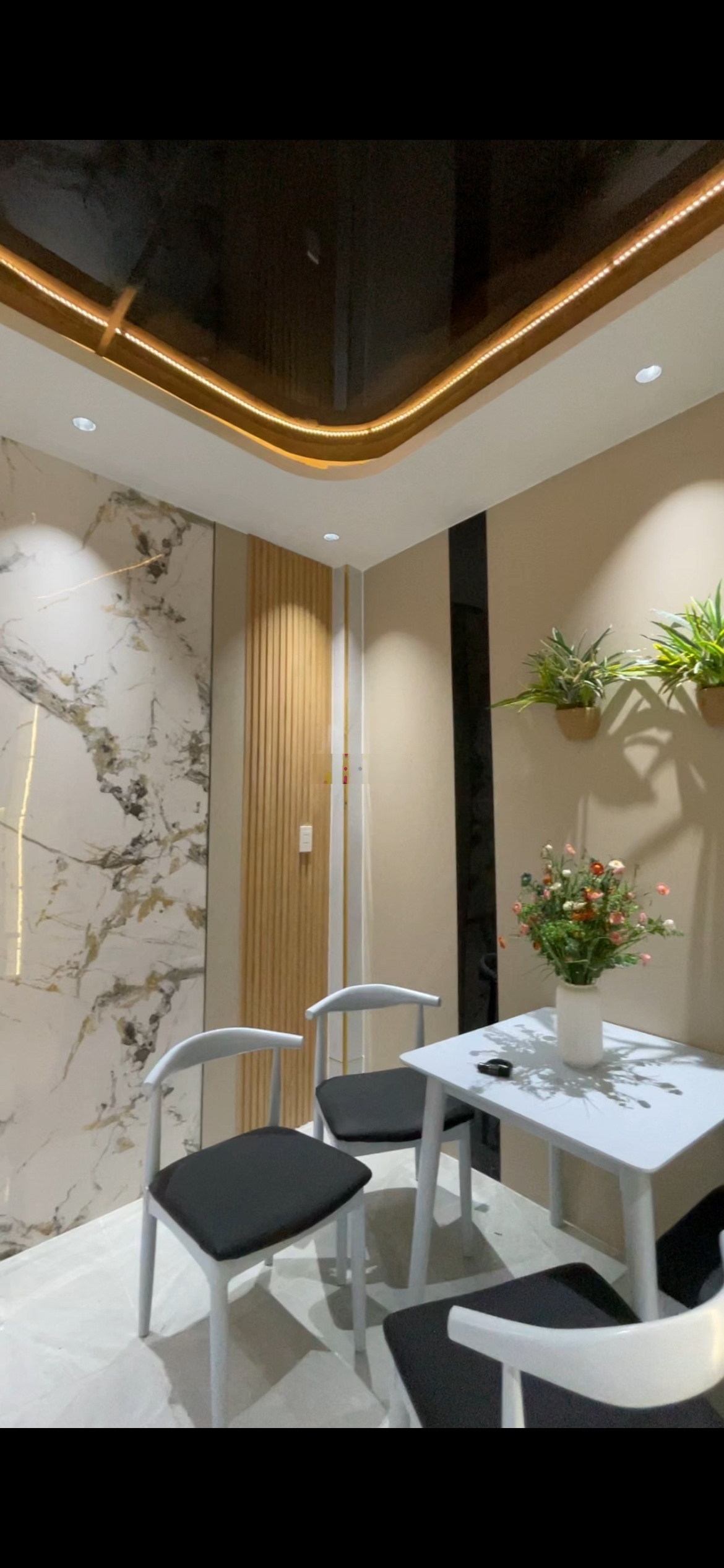 Nhà mới 3 tầng, 2 phòng ngủ, gần vòng xoay Phú Lâm, Quận 6, chỉ hơn 2 tỷ