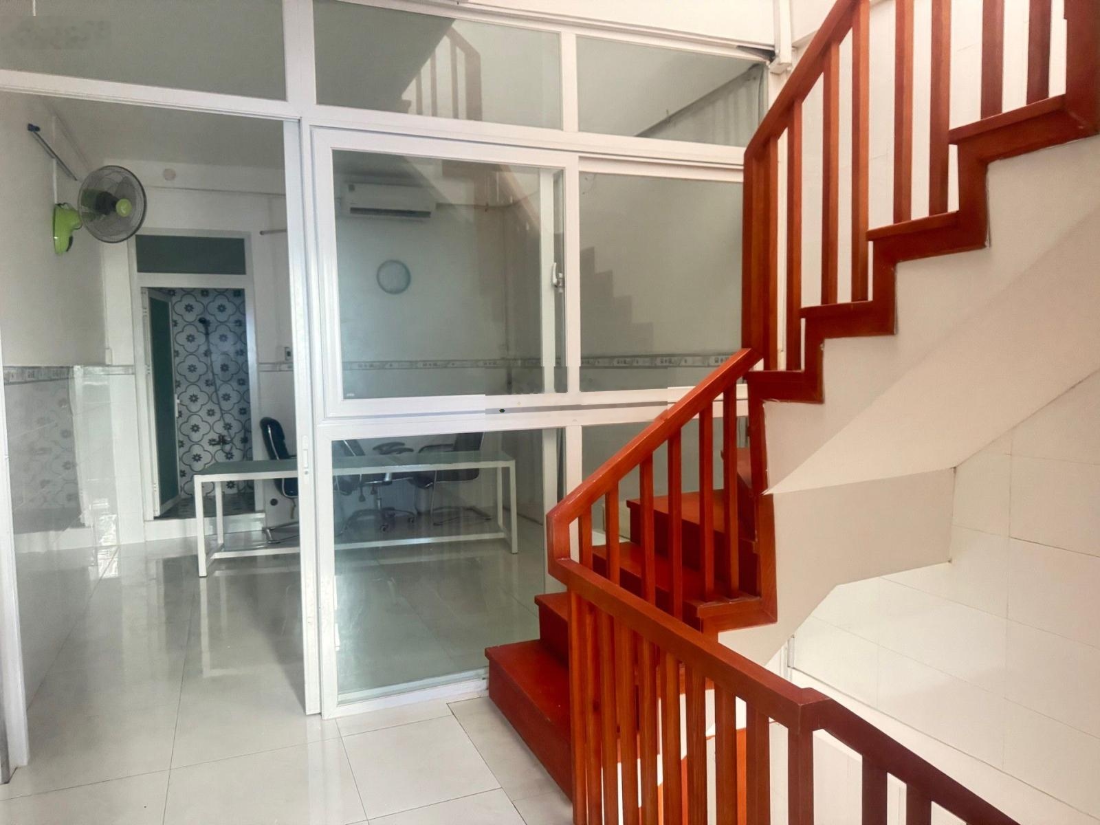 Nhà Q11 hẻm to xe hơi đậu- 35m2- 2PN chỉ 5.850 Tỷ