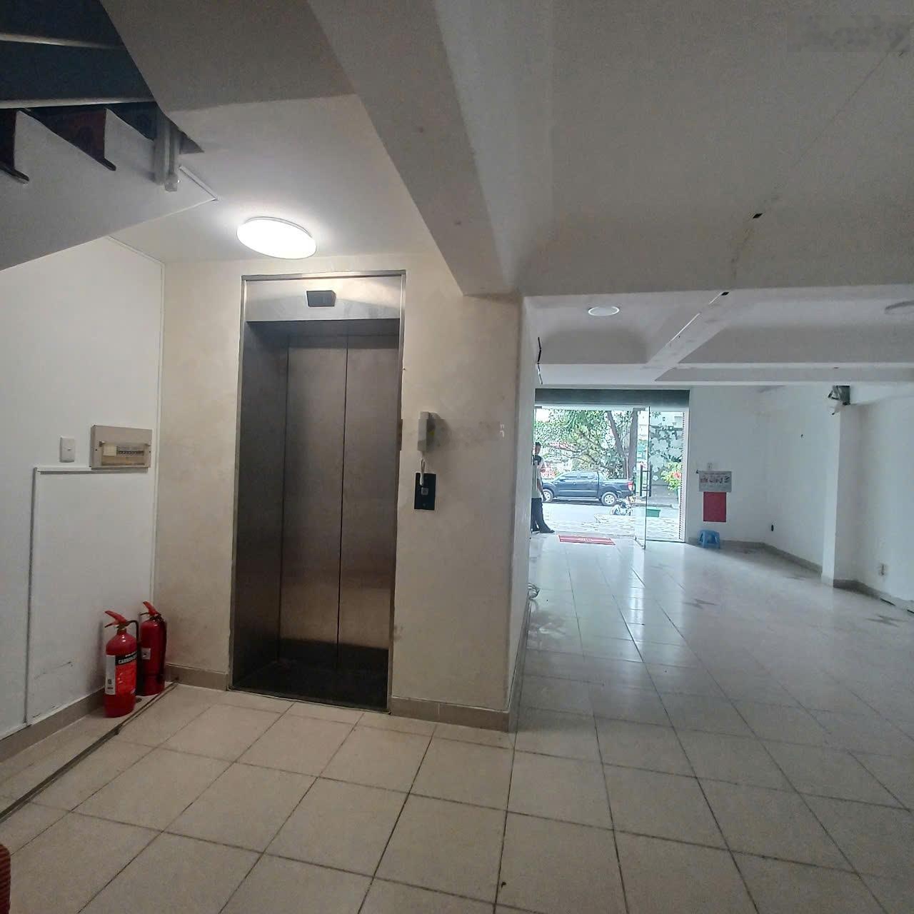 Cho thuê Nhà phố Mỹ Toàn 2, mặt tiền Phạm Thái Bường - có thang máy - giá thuê 55tr/tháng