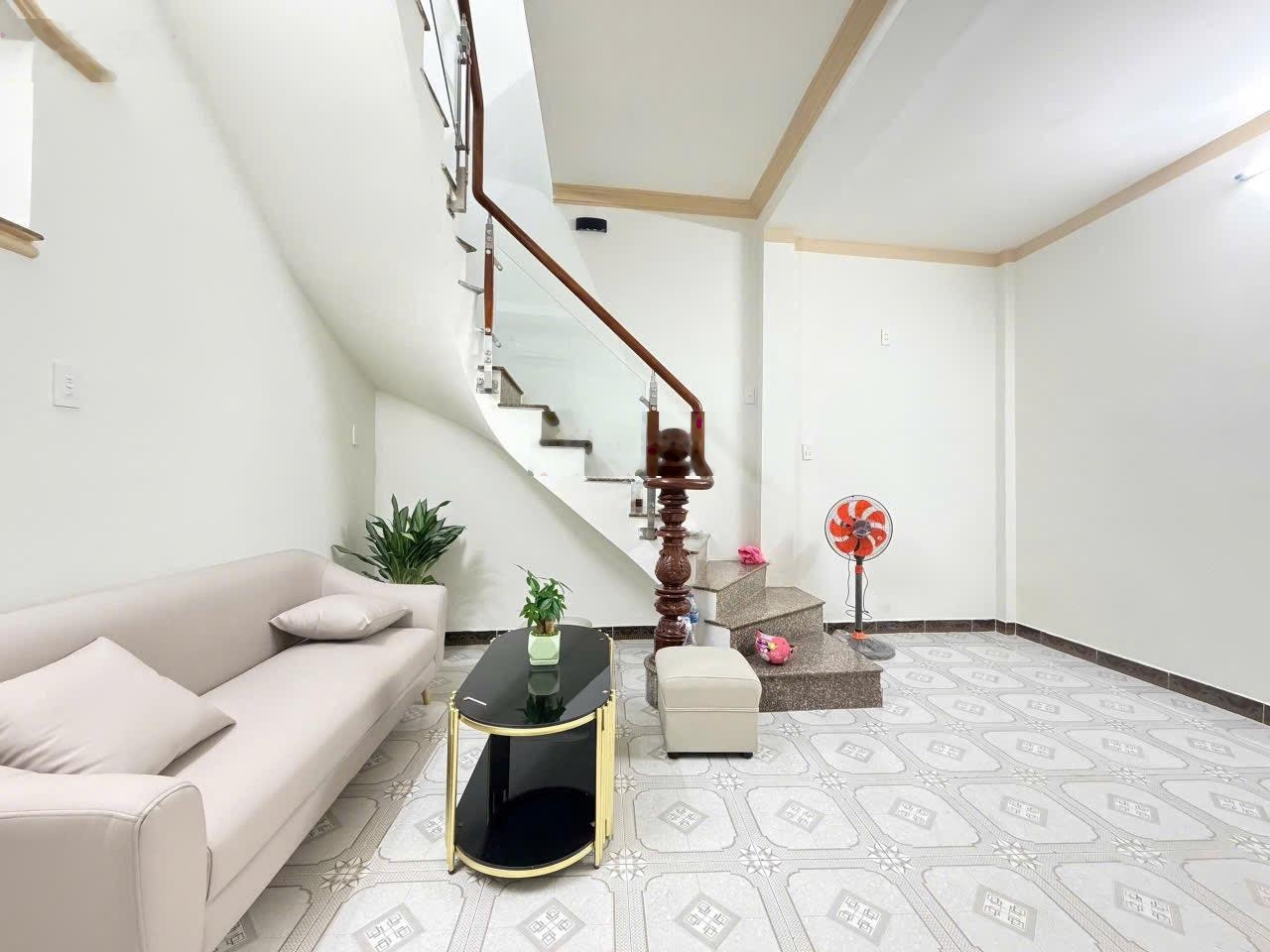 Lê Quang Định P5 Bình Thạnh - 38 m2 - 2 tầng - 2 PN - ngang 5 m - giá 3,85 tỷ