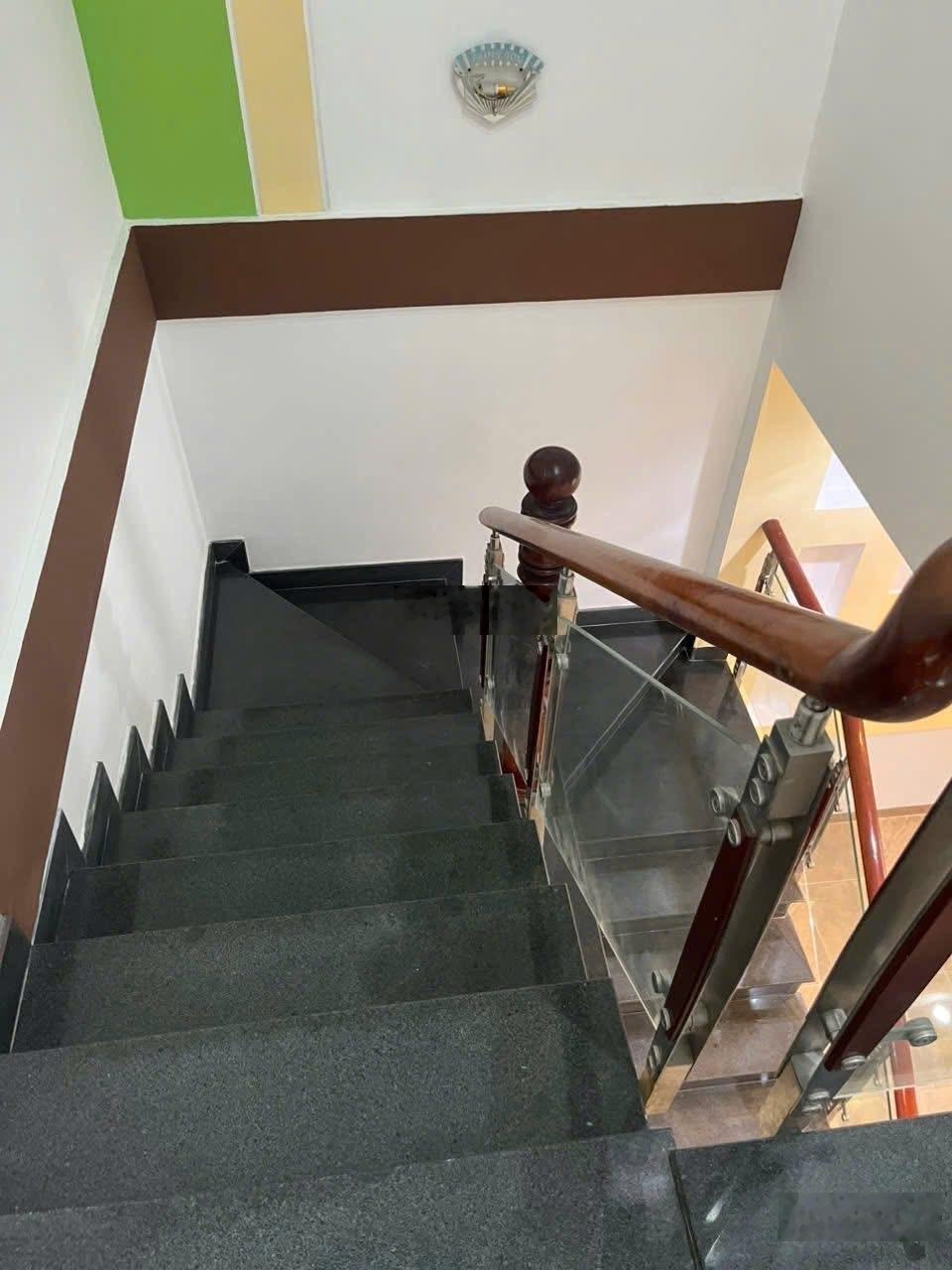 Bán gấp căn nhà 1 trệt 1 lầu xã Bình Hưng, Bình Chánh, 59m2, giá 650 triệu còn thương lượng, SHR