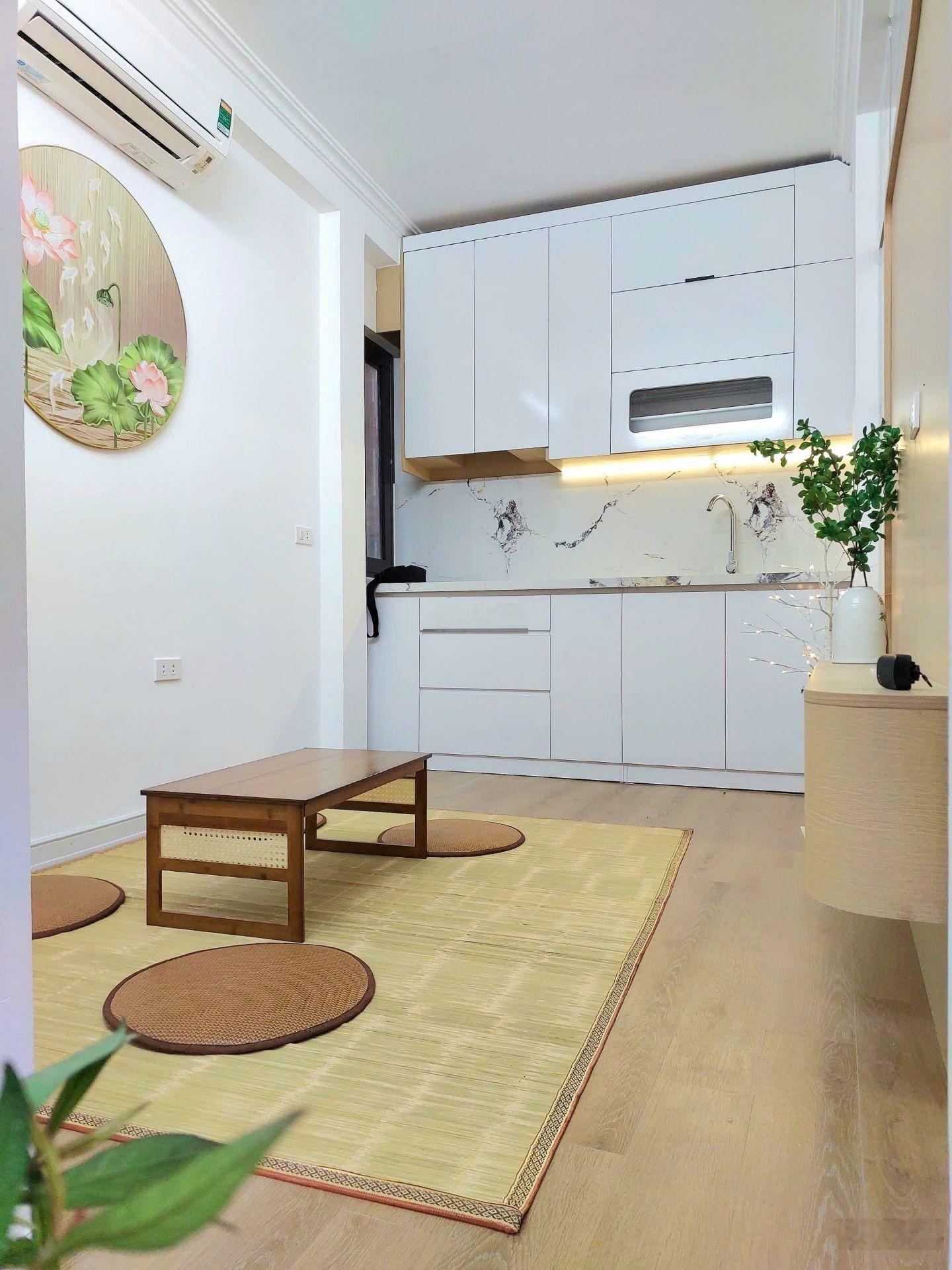 Bán nhà Bùi Ngọc Dương, 16m2, 5 tầng, ngõ nông, vài bước ra phố, vị trí đẹp, 4.1 tỷ