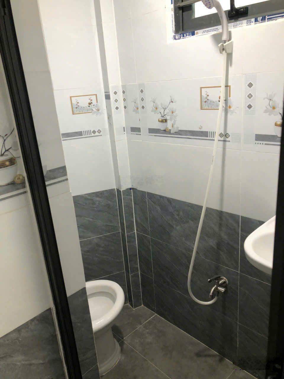 Nhà đường Huỳnh Văn Bánh, P.15, Phú Nhuận, căn góc 2 tầng, giá 2,9 tỷ.