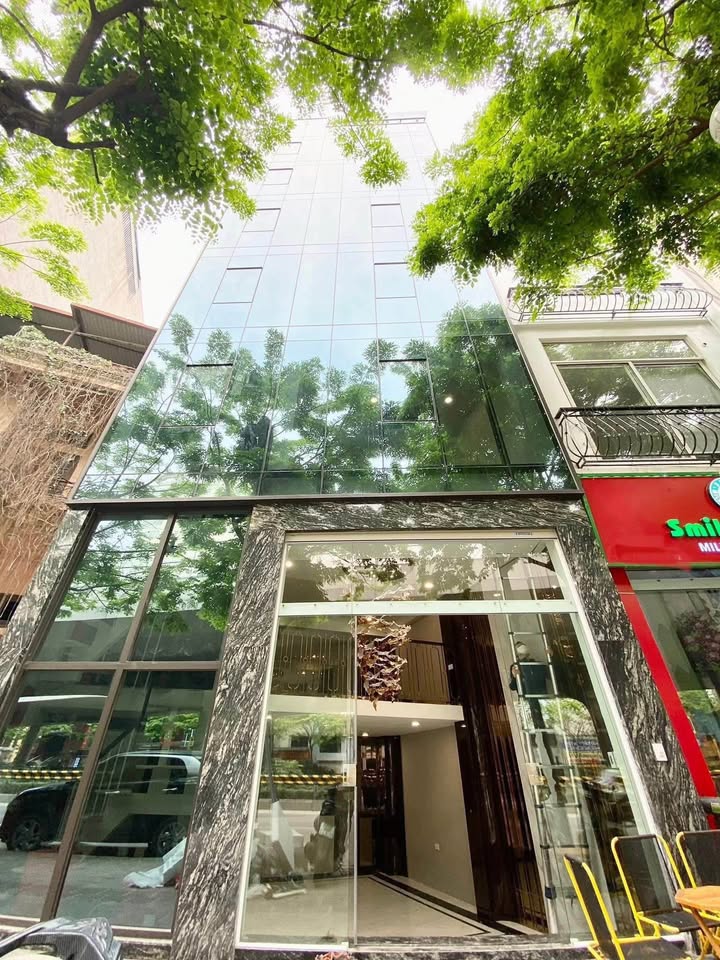 Bán nhà phố Phạm Văn Đồng, Bắc Từ Liêm, 32m2, 9 tầng, giá 19.9 tỷ