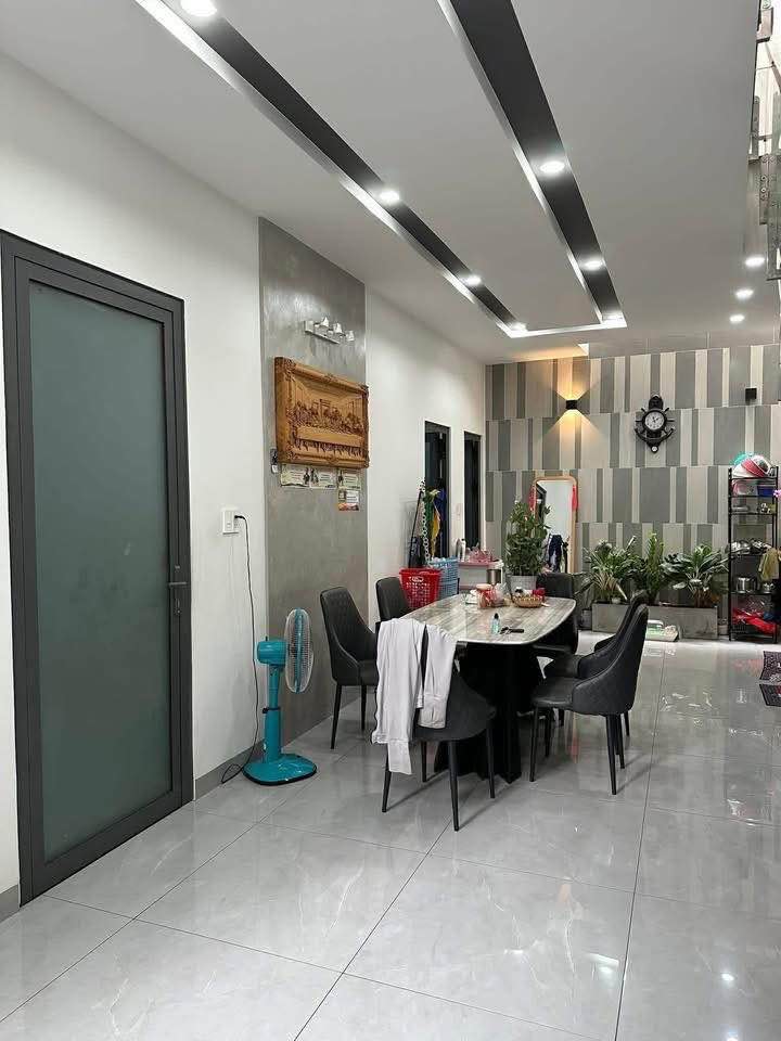 Bán căn nhà lầu đẹp mới xây cực kỳ tâm huyết tại phường Tân Hoà cũ, giá 4.2 tỷ