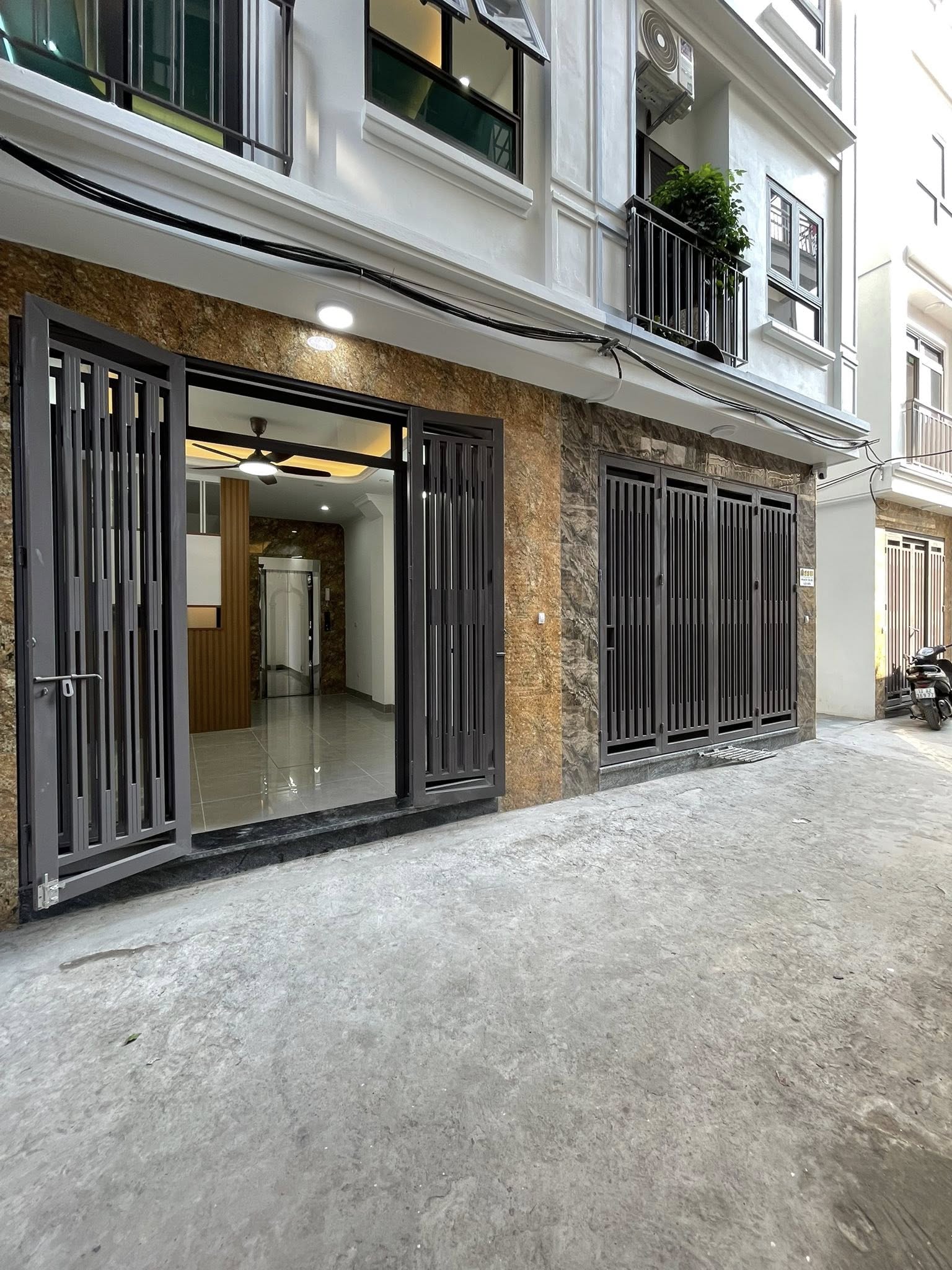 Bán nhà Cầu Diễn, 6 tầng thang máy, 2 mặt thoáng