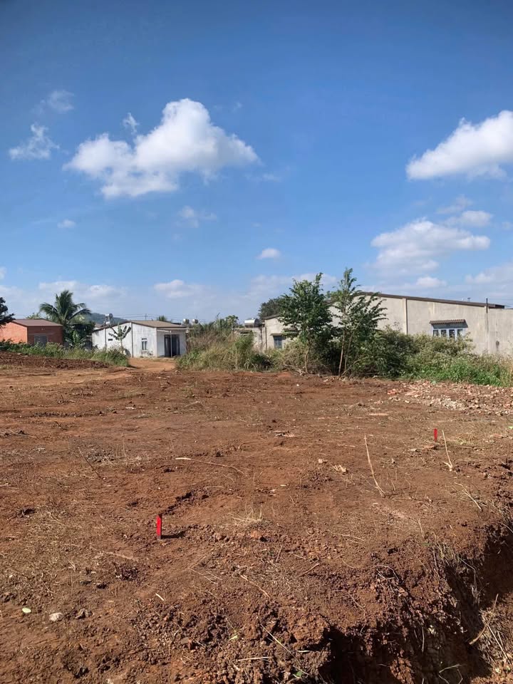 Bán 2 lô đất liền kề mặt tiền đường nhựa tại phường Buôn Ma Thuột, giá 895 triệu