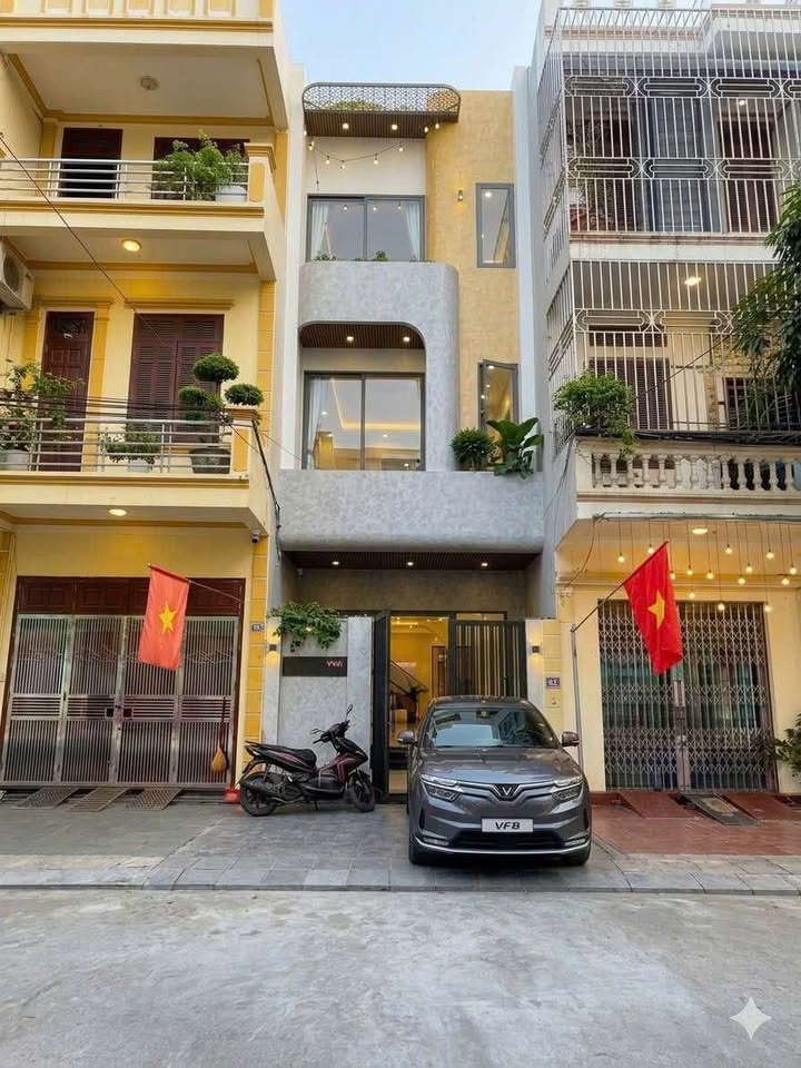 Bán nhà 3 tầng mặt đường khu tái định cư Phạm Ngũ Lão, Nam Định, giá 5.28 tỷ