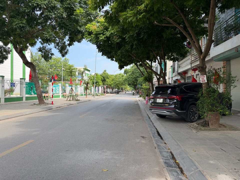 Bán mảnh đất tái định cư Xóm Lò, Đặng Vũ Hỷ, Thượng Thanh, Long Biên, giá 13.5 tỷ