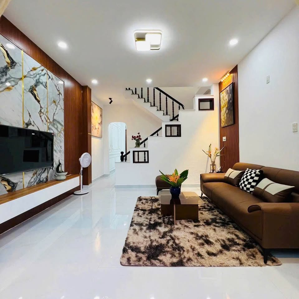 Cho thuê nhà khu Vĩnh Điềm Trung, Nha Trang, 75m2, 3 tầng, full nội thất, giá 18 triệu/tháng