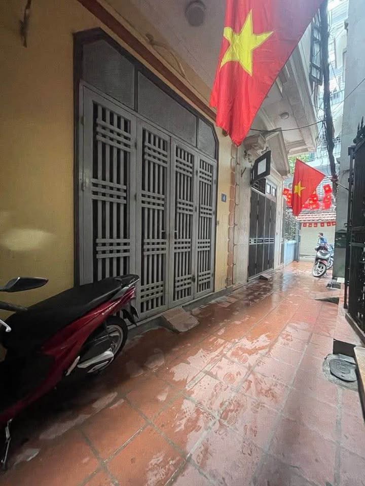 Bán nhà Nguyễn Khánh Toàn, phân lô, nhà dân xây, ngõ thông, gần phố