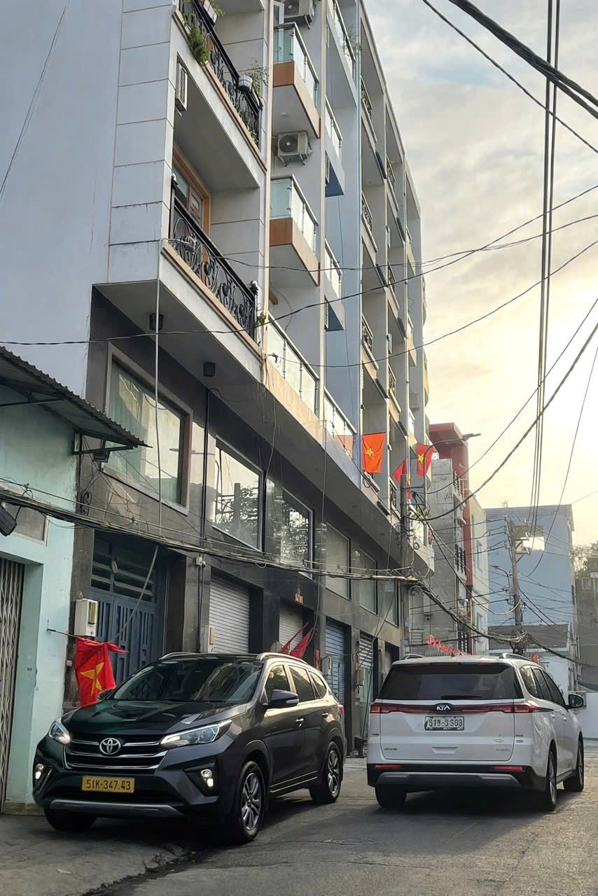 Bán nhà đẹp 3 tầng, 70m2, tặng nội thất, đường nhựa 6m ngay Hòa Bình, Đầm Sen