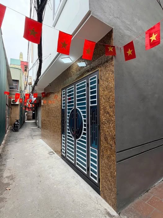 Bán nhà nhỏ xinh ngõ phố Bùi Xương Trạch, Thanh Xuân, 32m2, 4 tầng, 3 phòng ngủ, đủ công năng