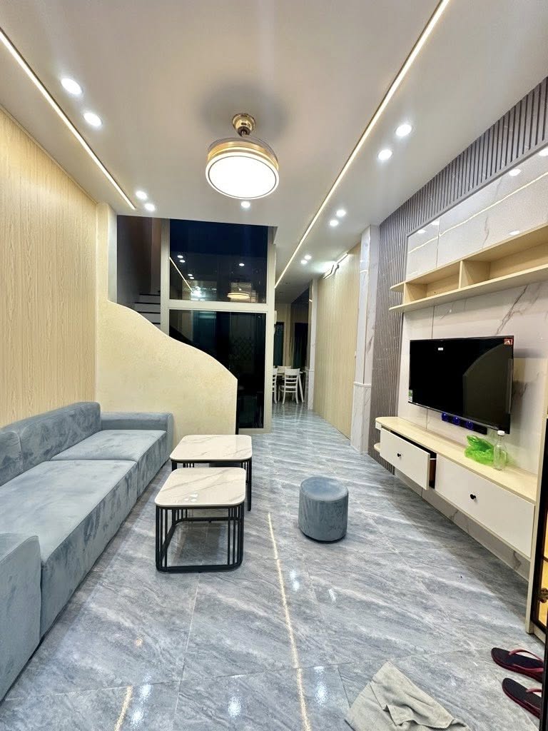 Bán nhà Ngọc Thụy, Long Biên, 45m2, 4 tầng dân xây, thang máy, ô tô đỗ cạnh, gần bãi gửi xe