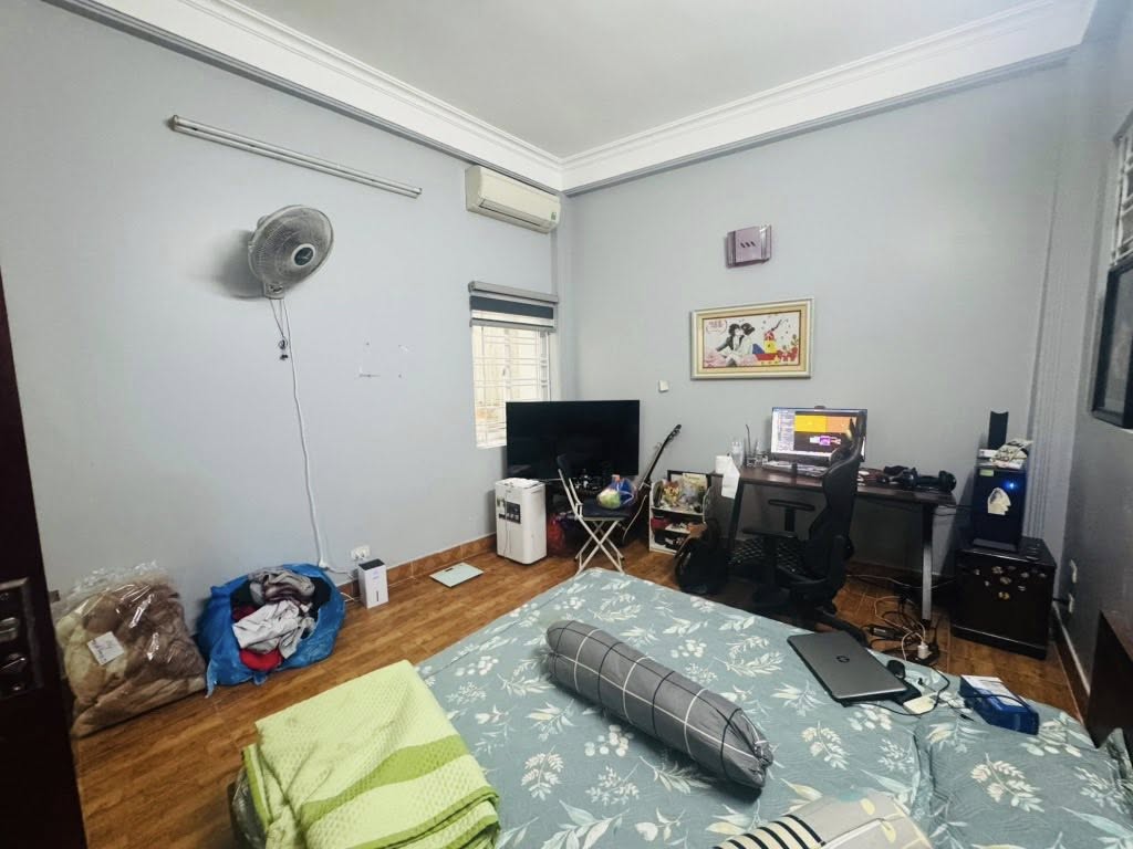 Bán nhà Trung Hòa, Cầu Giấy, 40m2, cách ô tô 5m, giá 8,5 tỷ