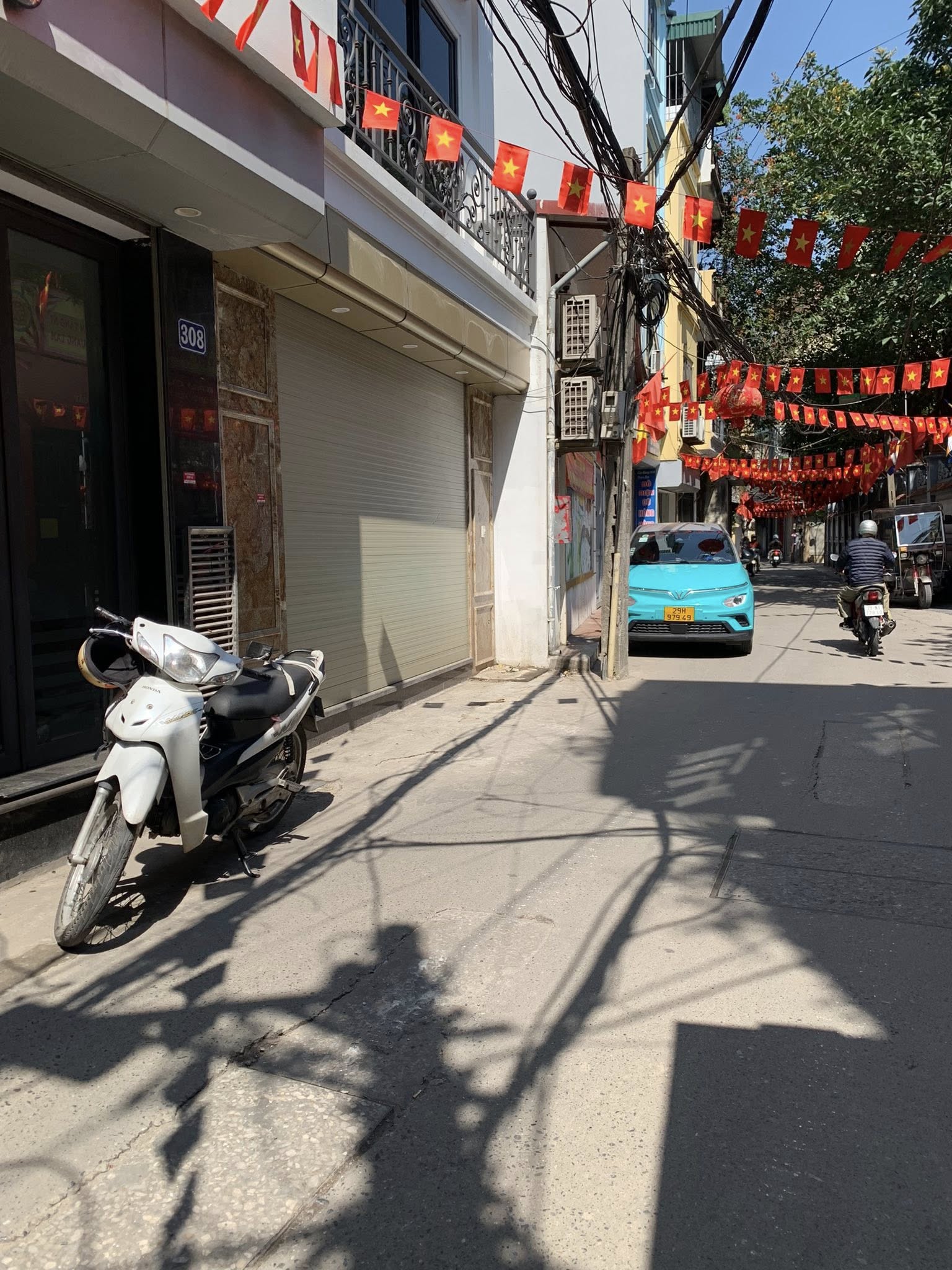 Bán nhà Hai Bà Trưng, 30m2 x 5 tầng, mặt tiền 5,3m, ô tô vào nhà, giá 8.7 tỷ