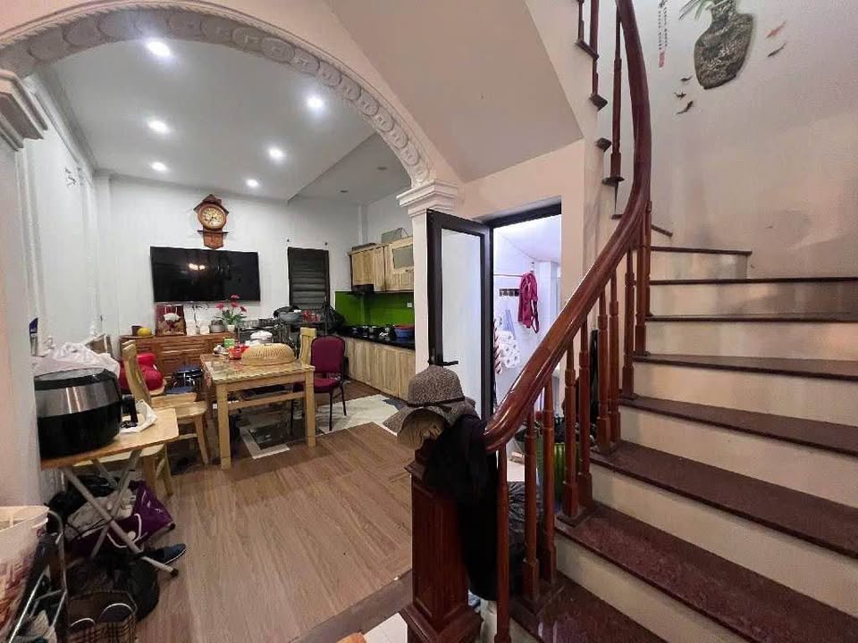 Bán nhà 5 tầng tại phố Trần Thái Tông, Cầu Giấy, giá 13.8 tỷ