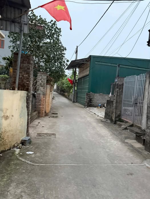 Bán đất tặng nhà 2 tầng kiên cố, trục chính kinh doanh tại Bạch Hạ, Phú Xuyên, Hà Nội, giá chỉ 2,2 tỷ