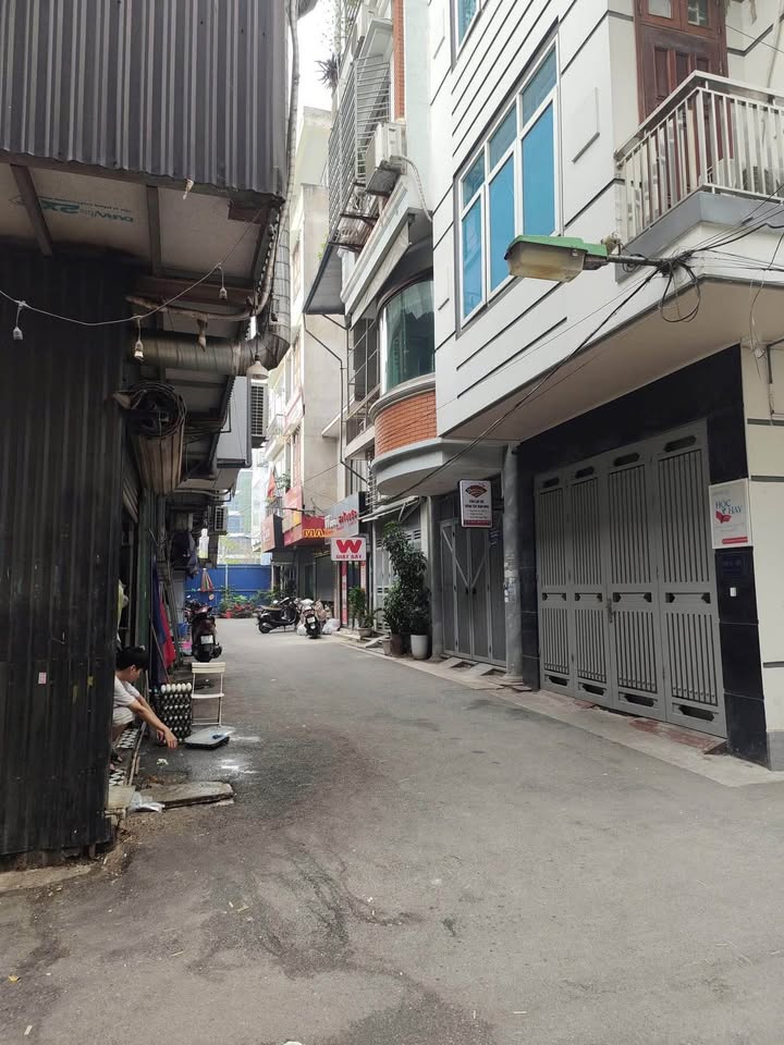 Bán nhà phân lô Trần Quốc Hoàn, ô tô đỗ cửa, 5 tầng, kinh doanh tốt, giá 23.7 tỷ