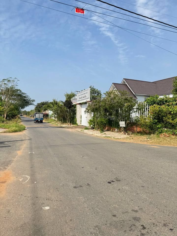 Bán lô đất mặt tiền đường số 2, khu phố Phước Hữu, phường Tam Long, thành phố Hồ Chí Minh