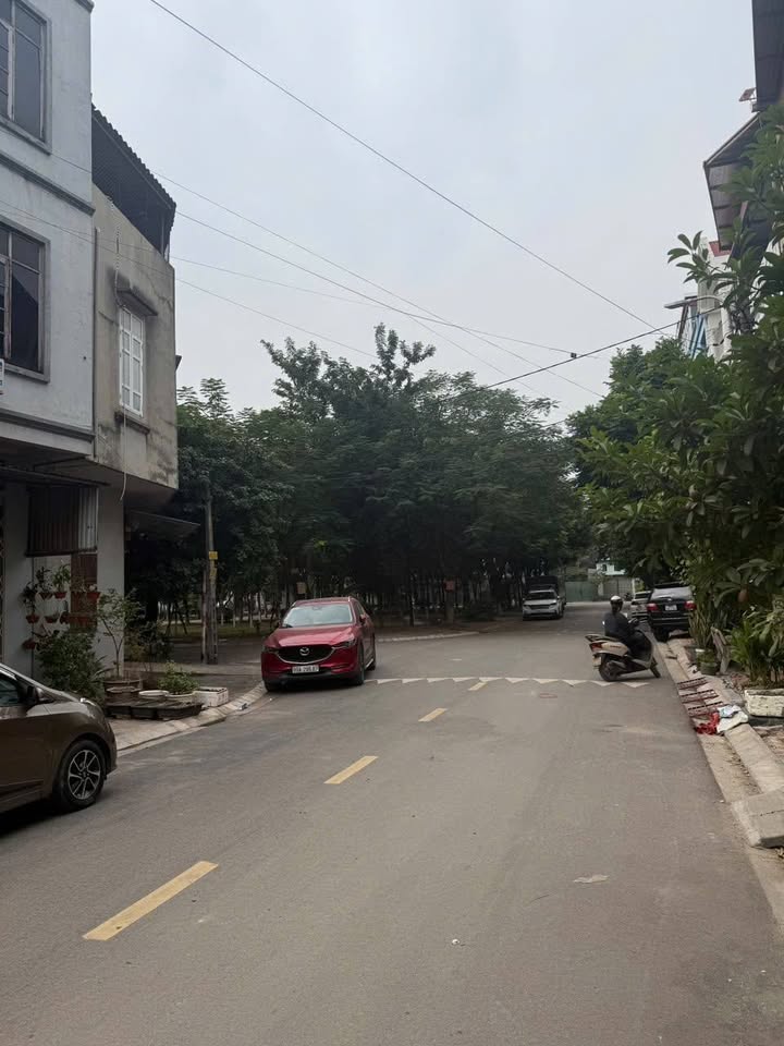 Bán nhà 2 tầng Hoà Đình, làn 2 Nguyễn Cao, diện tích 78m2, mặt tiền 6,9m, đường to rộng, gần vườn hoa