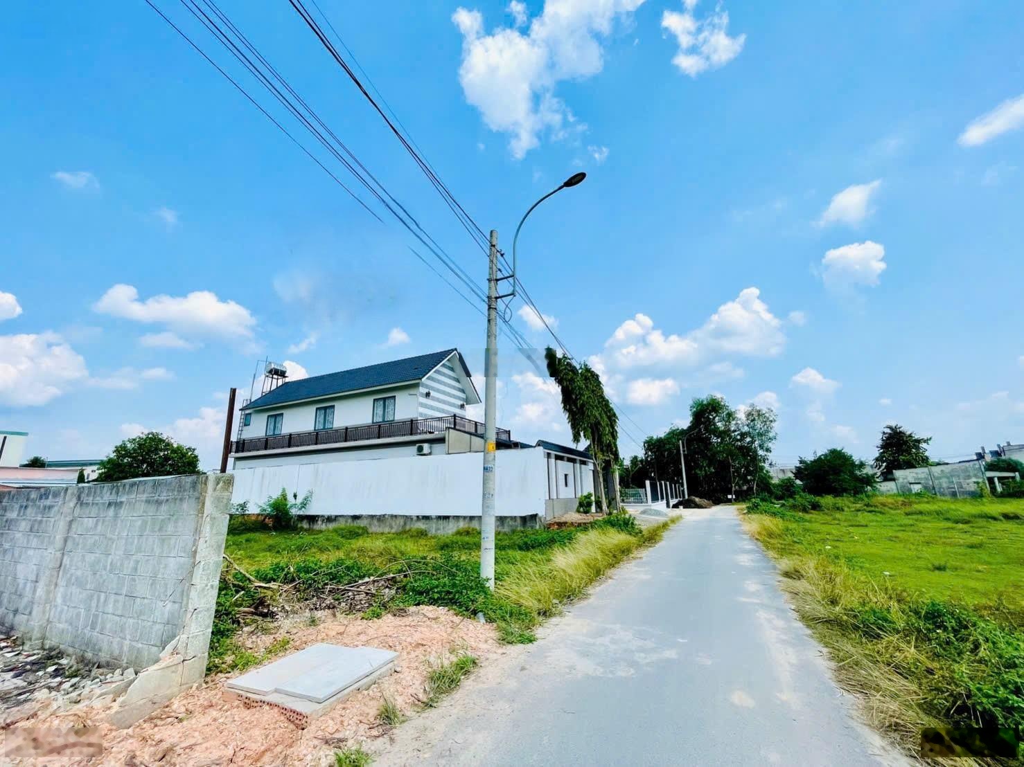 Chủ bán nhanh lô đất 125m2 (Full thổ cư), tại đường Số 3, Tân Thông Hội, HCM, Giá: 740tr, Nhựa Lớn