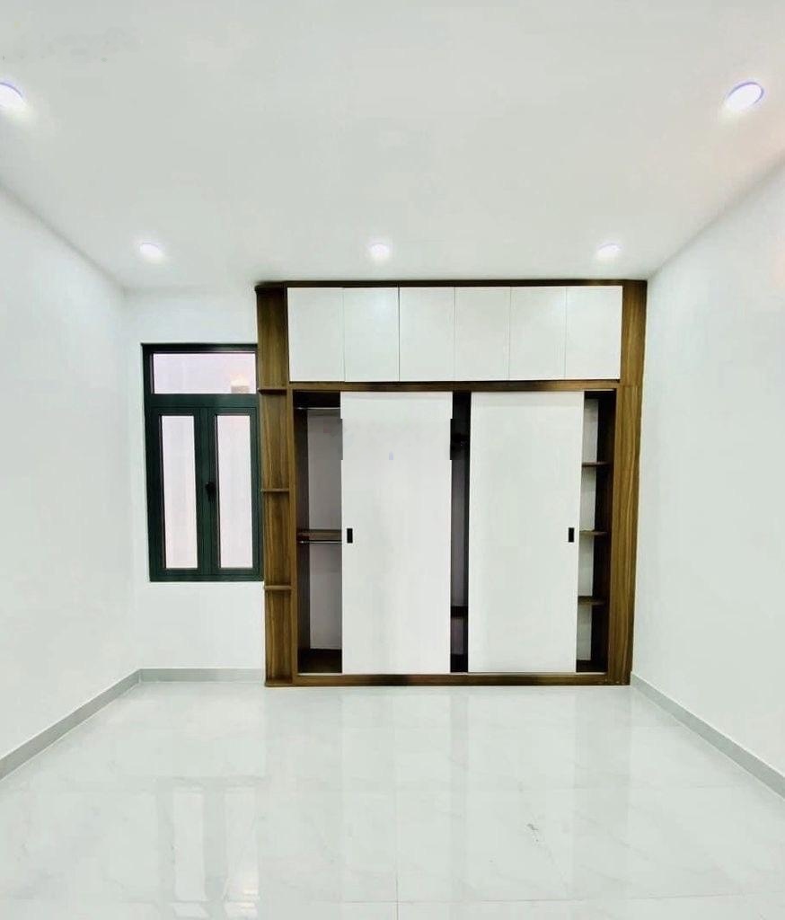 Căn hiếm 2 mặt tiền đường Hoà Bình, Quận 11. Giá 4 tỷ 570/ 4,5x15m - hẻm xe hơi đối diện Đầm Sen