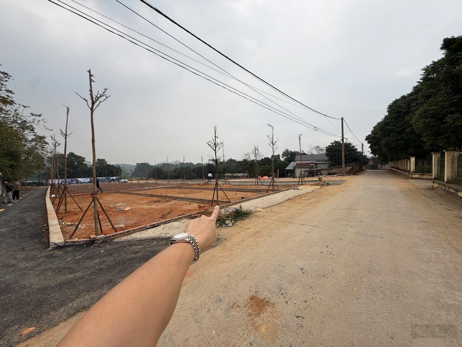 Cần bán lô đất hoa hậu 2 mặt tiền 81,4m2. Cạnh tổ hợp 50trường đại học và bệnh viện tại Tx.Sơn Tây