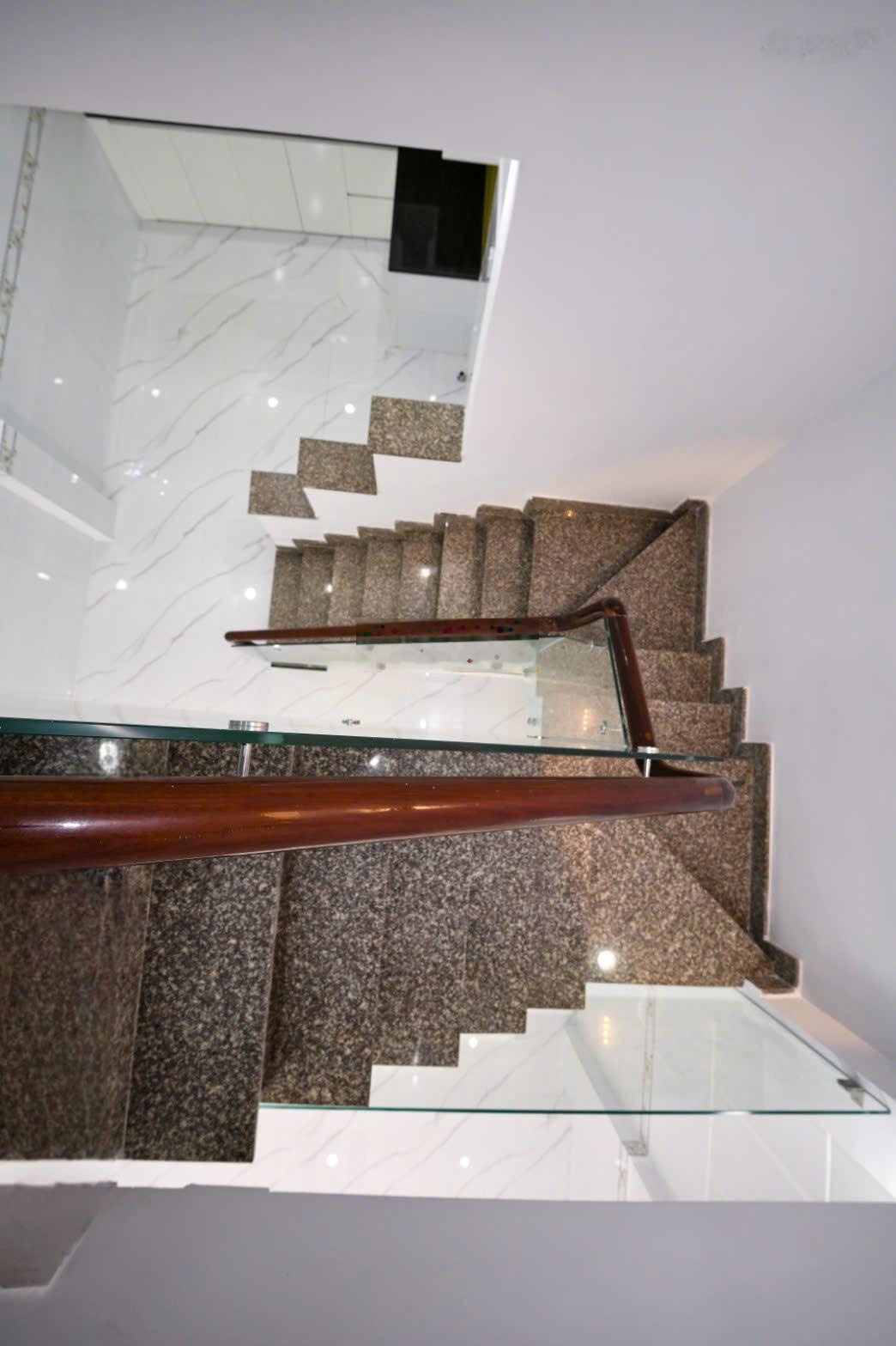 Bán Nhà Riêng 2 Tầng, 2PN, Ngang 4m, tại Phường MINH PHỤNG - HCM (Q11 cũ) , 5.8x Tỷ TL ít