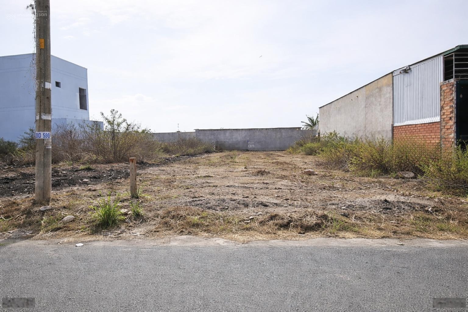 900tr Đất mặt tiền đường 30 Tân Thông Hội, Củ Chi 5x25m full thổ cư, khu dân cư đông, sổ riêng