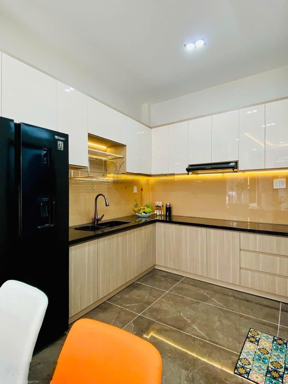 Bán nhà đường trương thị hoa, 1 tỷ 780, p. an phú đông, q.12, 85m2, đang cho thuê 14tr/th, hẻm ô tô